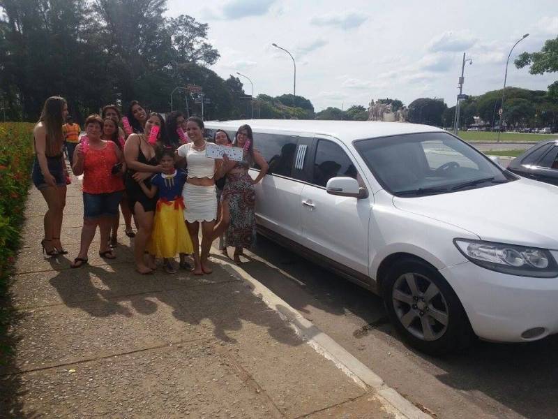 Alugar Limousine para Festa Preço no Jardim Umuarama - Onde Alugar Limousine para Festas