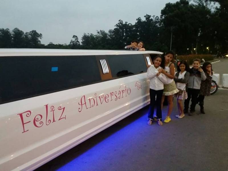 Alugar Limousines para Festas no Cidade Satélite - Festa na Limousine Sp Preço