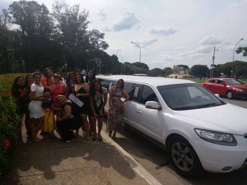 Aluguel de Limousine de Festa no Parque Vitória - Aluguel de Limousine para Festa Infantil