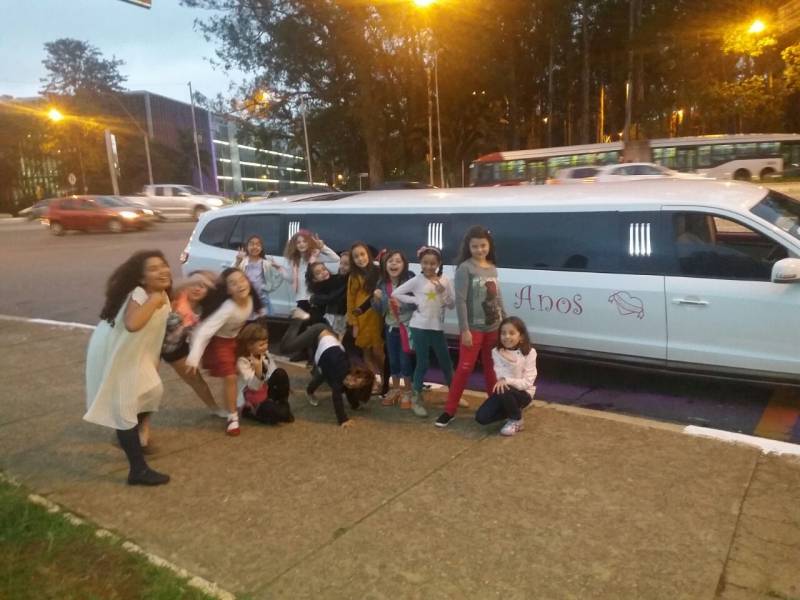 Aluguel de Limousine de Festa Quanto Custa no Jardim Três Corações - Limousines para Festas