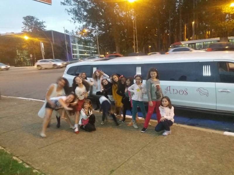 Aluguel de Limousine para Festa em SP Quanto Custa na Vila Bom Jardim - Locação de Limousine para Festa