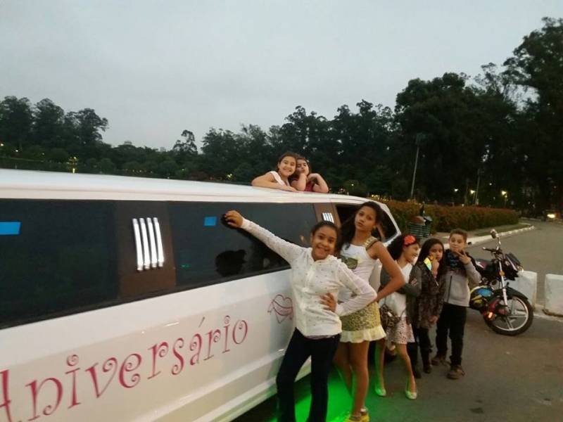 Aluguel de Limousine para Festa Infantil em SP Quanto Custa na Vila Romano - Locação de Limousine para Festa