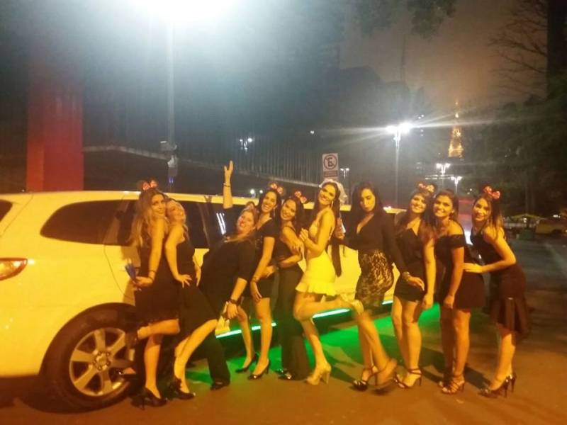 Aluguel de Limousine para Festa Sp no Jardim Uirapuru - Aluguel de Limousine para Festa Sp