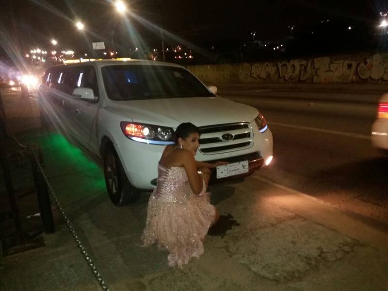 Aluguel de Limousine para Festas Preço no Conjunto Habitacional Marechal Mascarenha de - Festa na Limousine Sp