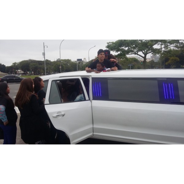 Aluguel Limousine Preço no Jardim Dona Sinhá - Aluguel Limousine