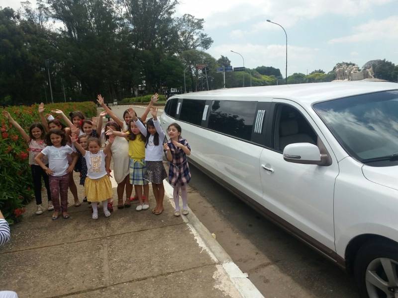 Aniversário Infantil na Limousine no Jardim Vale Verde - Festa na Limousine