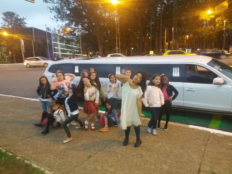 Aniversário Infantil na Limousine Quanto Custa 10093 na Vila Perus - Limousine para Festa em São Caetano