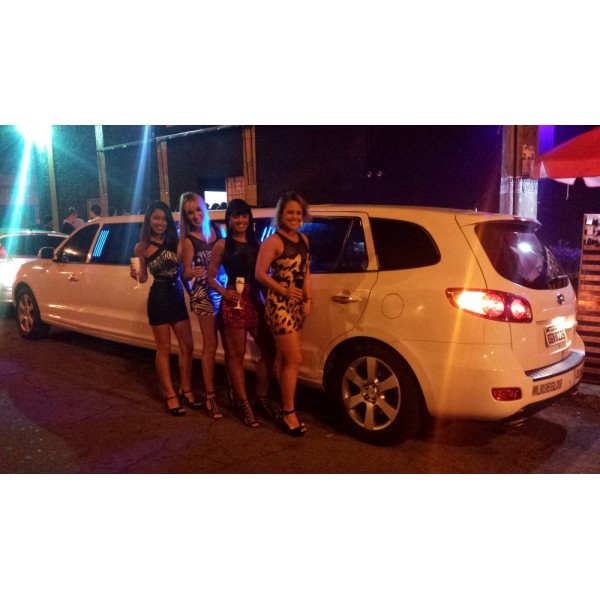 Comprar Limousine de Luxo Valor Acessível em Guaimbê - Comprar Limousine Nova