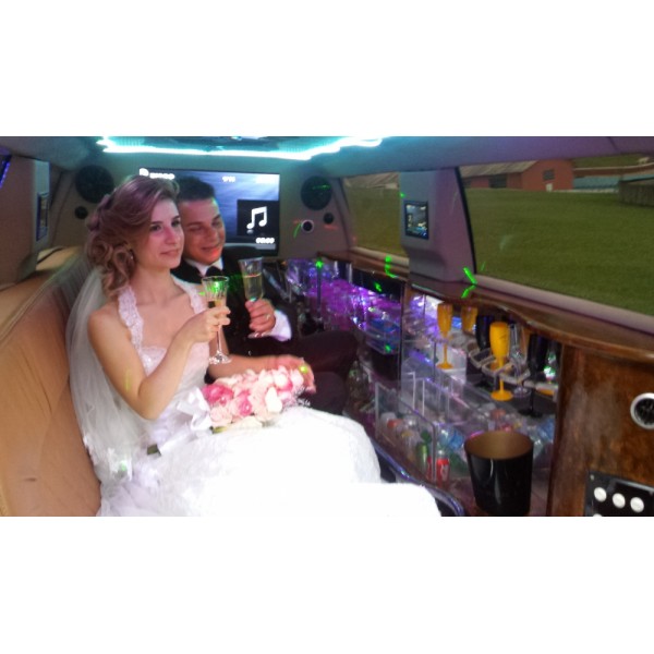 Comprar Limousine Nova Preço Baixo no Jardim Del Vecchio - Comprar Limousine Preta