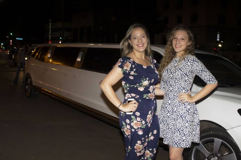 Comprar Limousine para Eventos Furnas - Fabricante de Limousine Vermelha