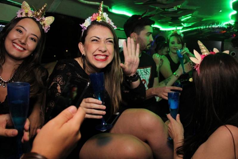 Empresa de Locação de Limousine Aniversario Núcleo Lajeado - Aluguel de Limousine Despedida de Solteiro