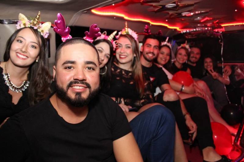 Empresa de Locação de Limousine de Festa Anhanguera - Locação de Limousine Preta para Despedida Solteira