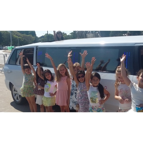 Festa de Aniversário em Limousine Preço Acessível na Vila Bariri - Limousine para Aniversário na Zona Leste