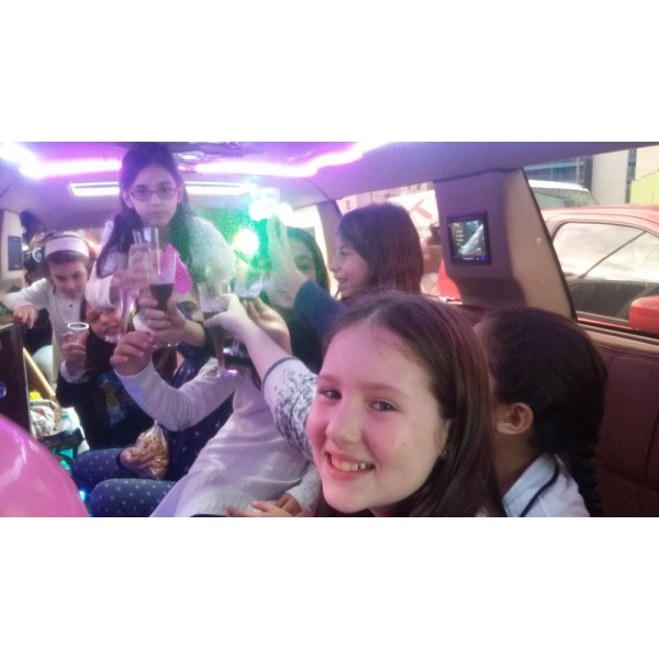 Festa de Aniversário em Limousine Preço Acessível na Vila Marte - Limousine para Aniversário na Zona Norte