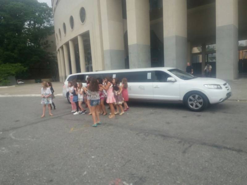 Festa de Aniversário na Limousine Preços no Sítio Pedra Branca - Limousine para Festa em Barueri