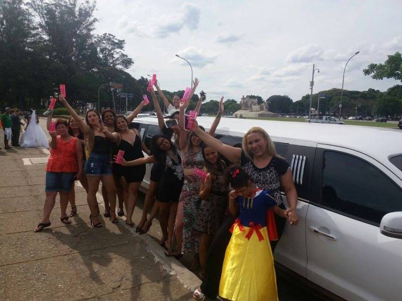 Festa de Aniversário na Limousine Qual o Valorno Jardim São José - Limousine para Festa em Barueri