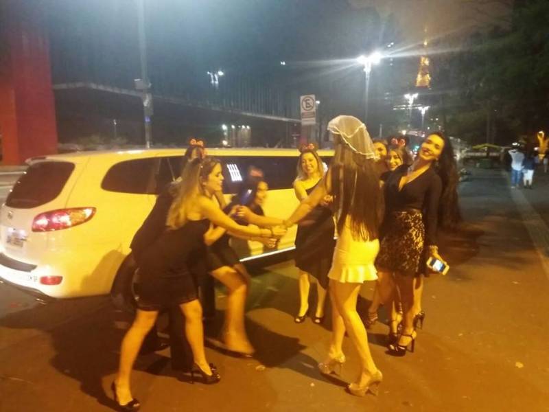 Festa Infantil na Limousine Quanto Custa na Cidade Antônio Estevão de Carvalho - Limousine para Festa em São Bernardo