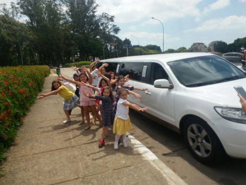 Festa na Limousine Preço no Jardim Pedra Branca - Aluguel de Limousine para Festa Sp Preço