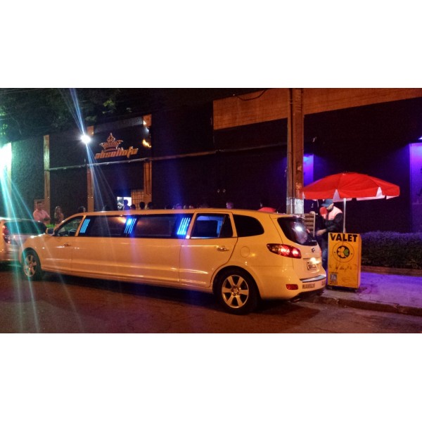 Limousine de Luxo Onde Contratar na Taboão - Comprar Limousine Nova