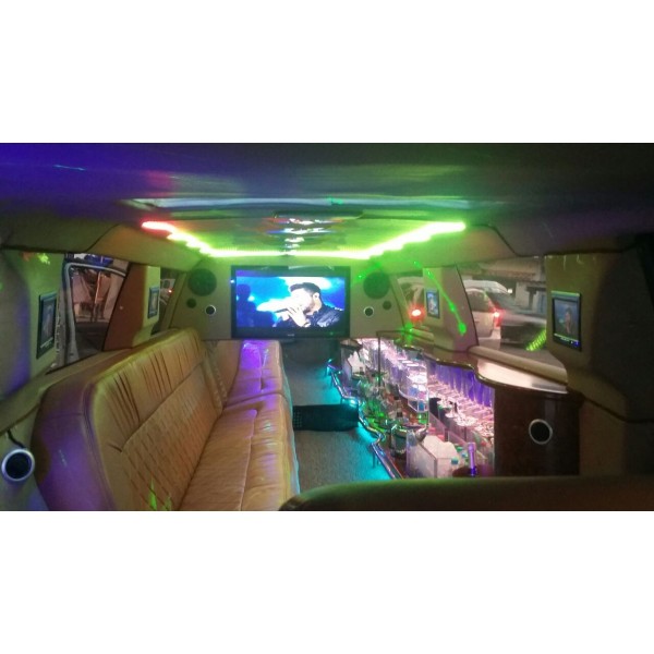 Limousine Locação com Motorista Preço Acessível no Corujas - Preço de Locação de Limousine