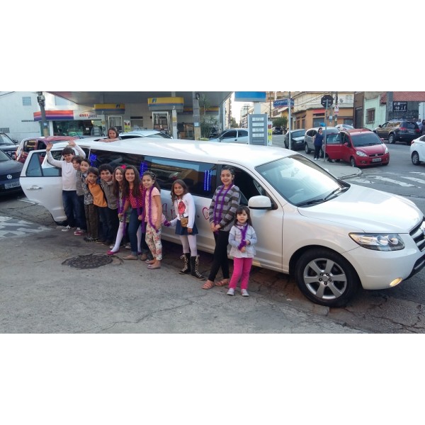 Limousine para Aniversário Infantil Preço Acessível na Chácara Figueira Grande - Limousine para Aniversário na Zona Norte