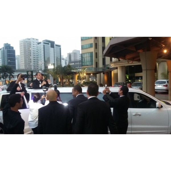 Limousine para Baladas Valores em Mineiros do Tietê - Limousine para Balada Preço