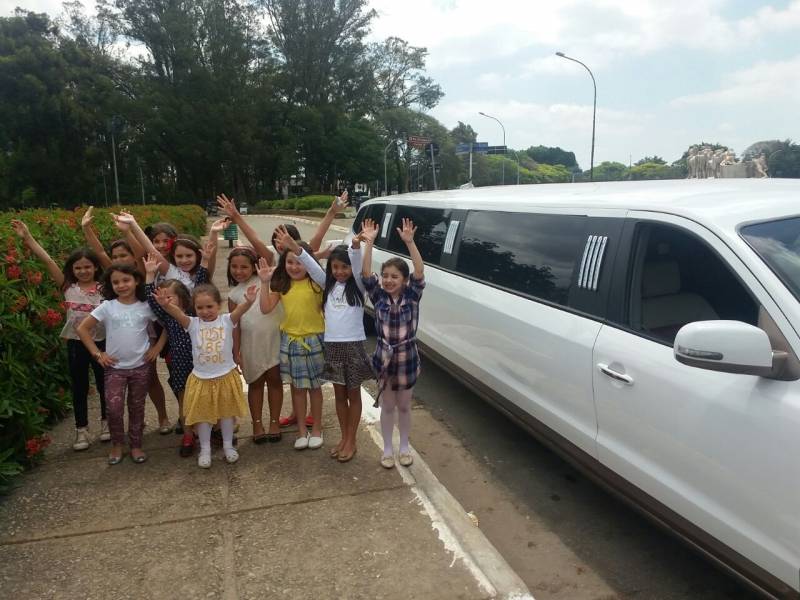 Limousine para Festa de Aluguel Preço no Jardim Clei - Aluguel de Limousine para Festa Infantil