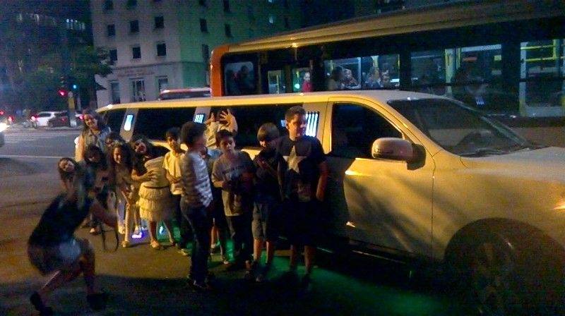 Limousine para Festa de Aniversário no Jardim das Esmeraldas - Limousine para Festa em Barueri