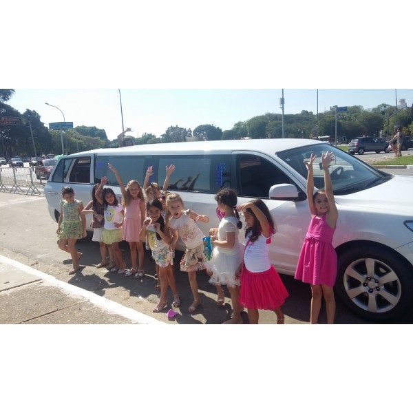 Limousine para Festas de Aniversário Menor Preço no Demarchi - Limousine para Aniversário Infantil