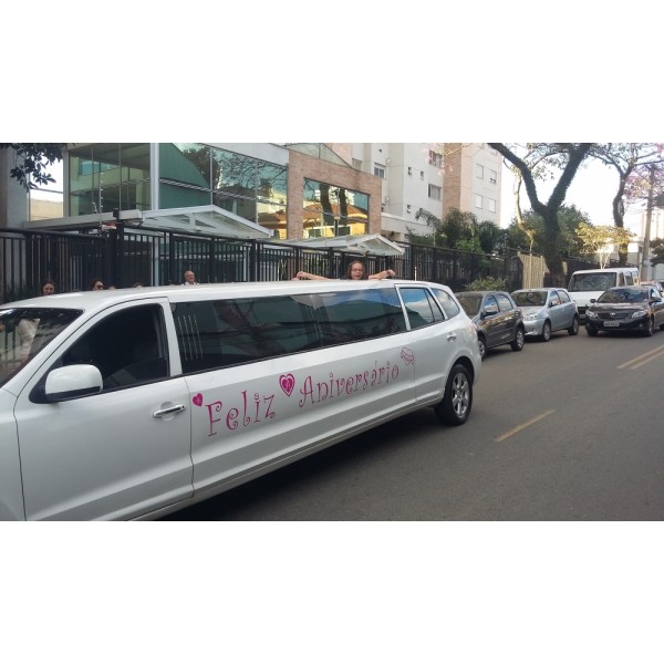 Limousine para Festas de Aniversário Preço Acessível na Vila Ferrucio - Limousine para Aniversários