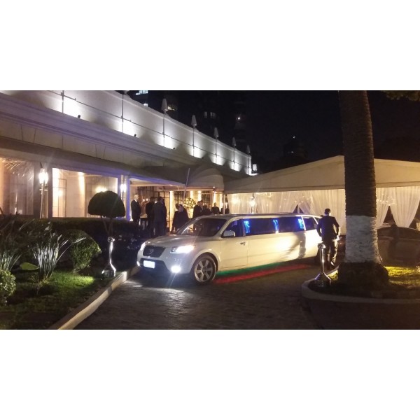 Limousine para Venda Menor Preço no Sítio Pedra Branca - Limousine para Venda