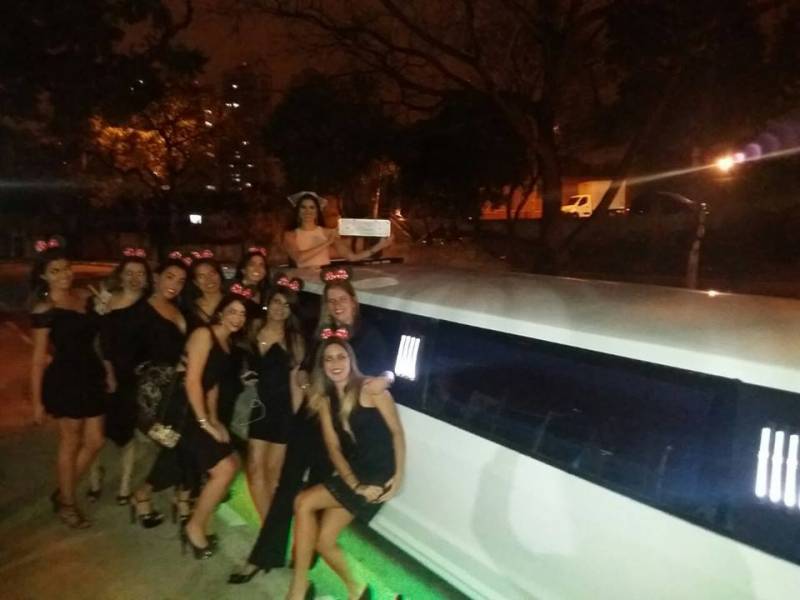 Limousine Rosa para Festa Infantil Preço em Presidente Epitácio - Limousine para Festa em Santo André