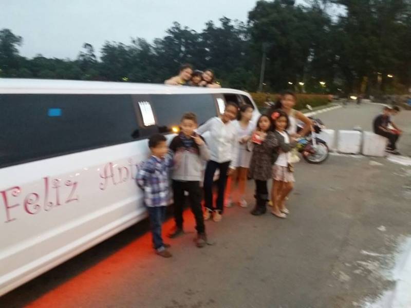 Limousine Rosa para Festa Infantil Preço no Jardim do Campo - Locação de Limousine para Festa