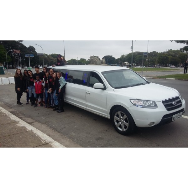 Limousines para Alugar Melhor Preço no Jardim Pedra Branca - Aluguel de uma Limousine