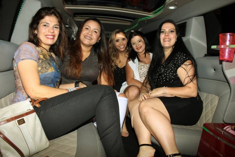 Locação de Limousine Festa Preço Cidade Luz - Aluguel de Limousine Vermelha para Festa