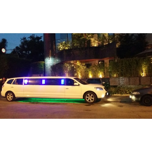 Locação de Limousine Luxuosa Preço Acessível na Chácara Pouso Alegre - Locação de Limousines