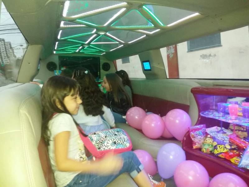 Locação de Limousine Rosa para Festa Infantil na Grajaú - Limousine para Festa em Guarulhos