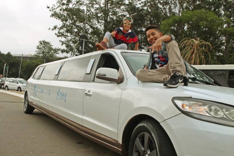 Locação de Limousines Preço Quatá - Loja de Limousines para Eventos