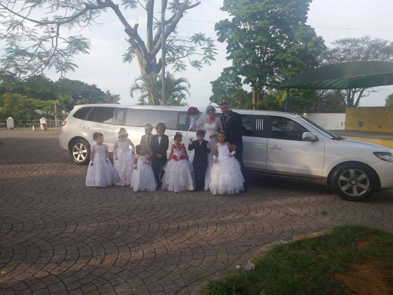 Onde Encontro Limousine Rosa para Festa Infantil no Jardim Ormendina - Aluguel de Limousine para Festa Infantil em Sp