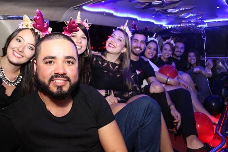 Quanto Custa Locação de Limousine Aniversario Bairro Santa Maria - Aluguel de Limousine Preta para Despedida