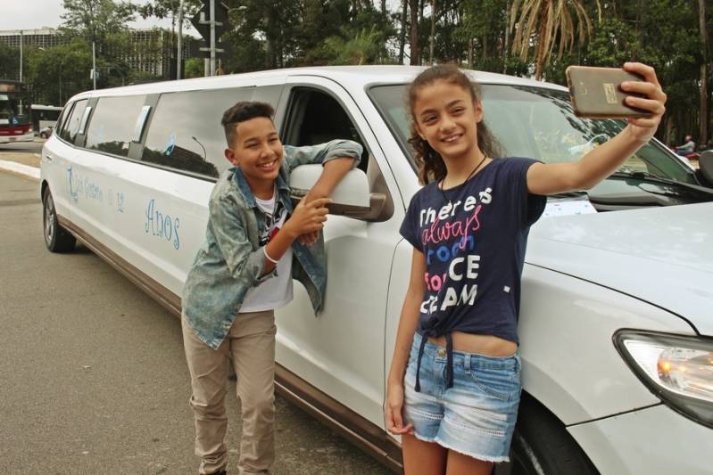 Quanto Custa Locação de Limousine Aniversario Estância Pirajussara - Loja de Limousine Preta