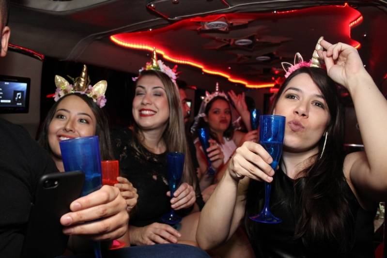 Quanto Custa Locação de Limousine para Festa Barra Funda - Locação de Limousine para Dia de Solteira