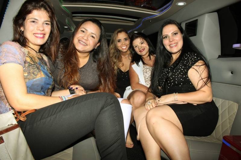 Quanto Custa Locação de Limousine para Festa Brooklin Paulista - Aluguel de Limousine Vermelha para Festa