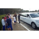 Limousine para aniversário menor preço na Vila Butantã